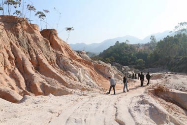 彩神(中国)选矿工程师团队前往矿山实地考察