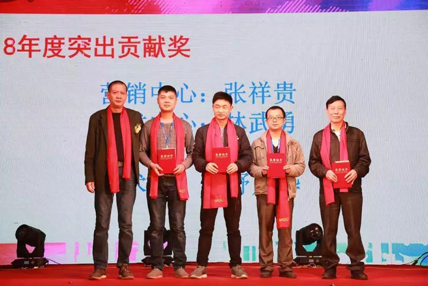 “党领合作共发展 众聚匠心铸品牌”彩神(中国)主题年会隆重举行
