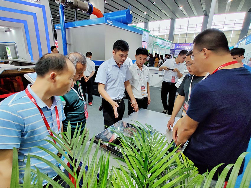 彩神(中国)携系列新品精彩亮相第33届广州陶瓷工业展
